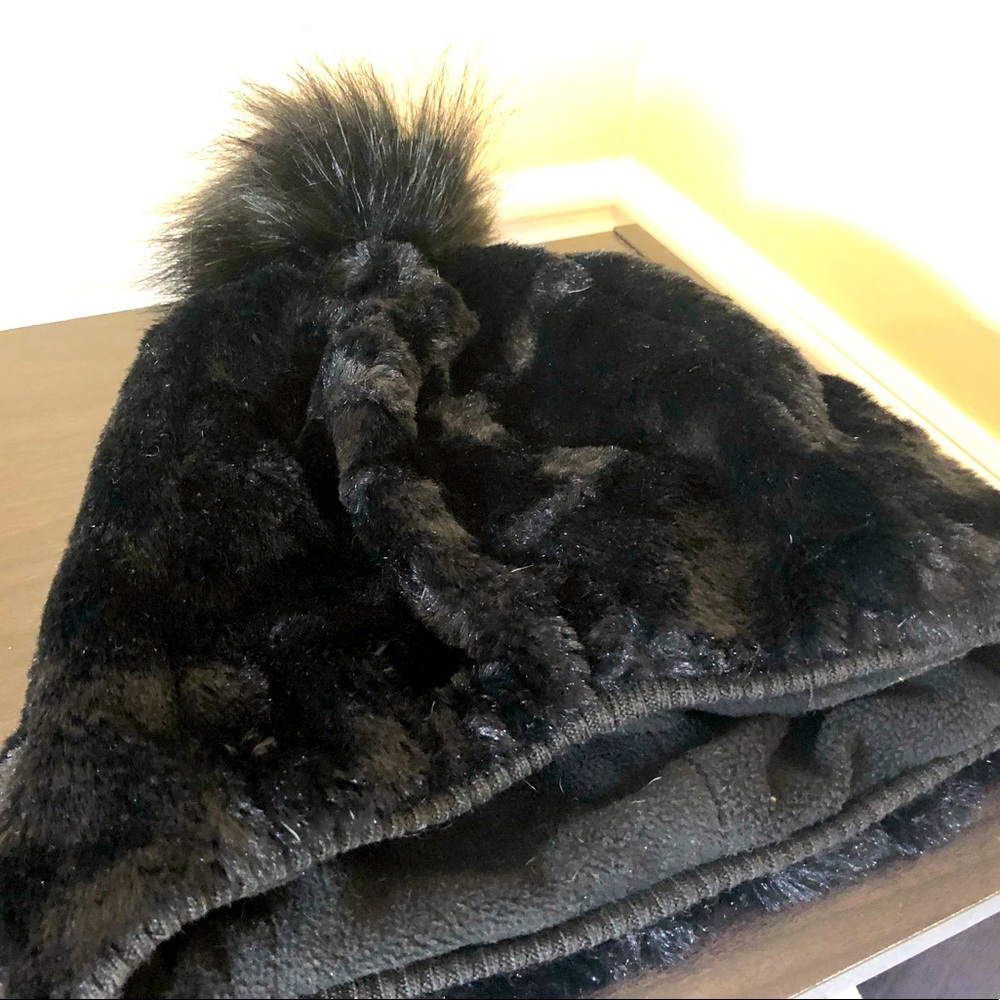 Black Pom Pom Beanie